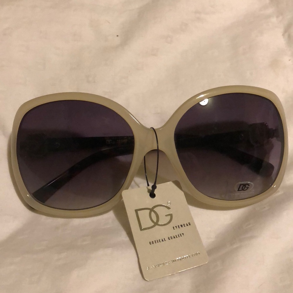 White and tortoise square sunglasses